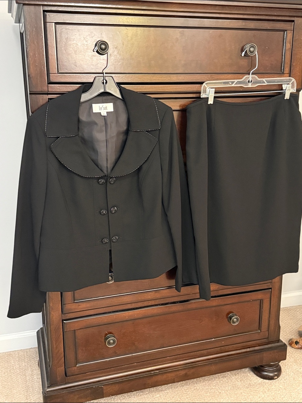 Le Suit Women's Black Skirt Suit